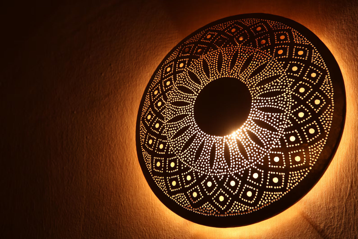 Moroccan Brass Wall Sconce – Handmade Round Light Fixture, Geometric Design, Ambient Glow, Boho Decor, Riad Lighting, Artisan Made